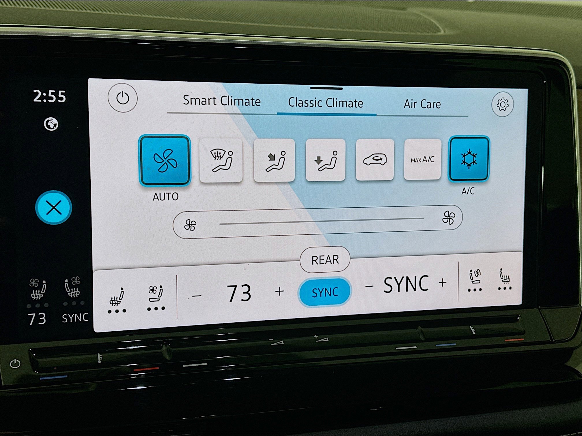 Used 2025 Volkswagen Atlas SE image 23