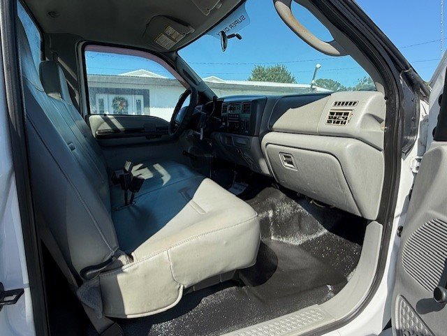 Used 2004 Ford F550 4x4 Regular Cab Super Duty image 16