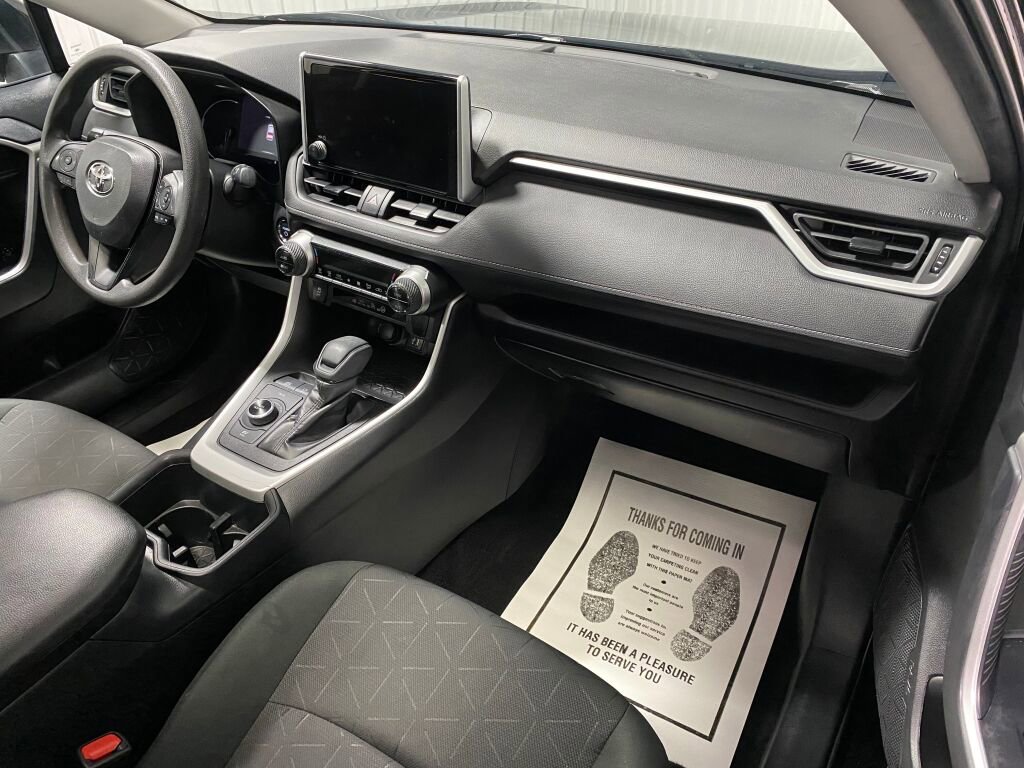 Used 2023 Toyota RAV4 XLE image 3