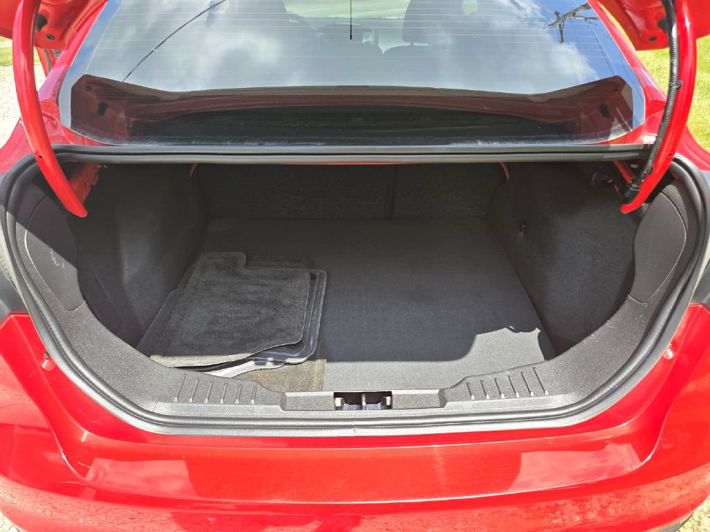 Used 2016 Ford Focus SE w/ SE Cold Weather Package FWD image 20