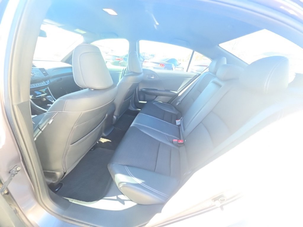Used 2017 Honda Accord Sport image 25