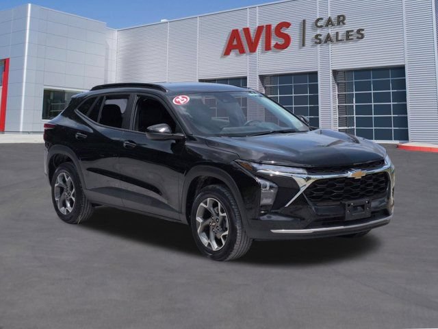 Used 2025 Chevrolet Trax LT w/ LT Convenience Package FWD image 3