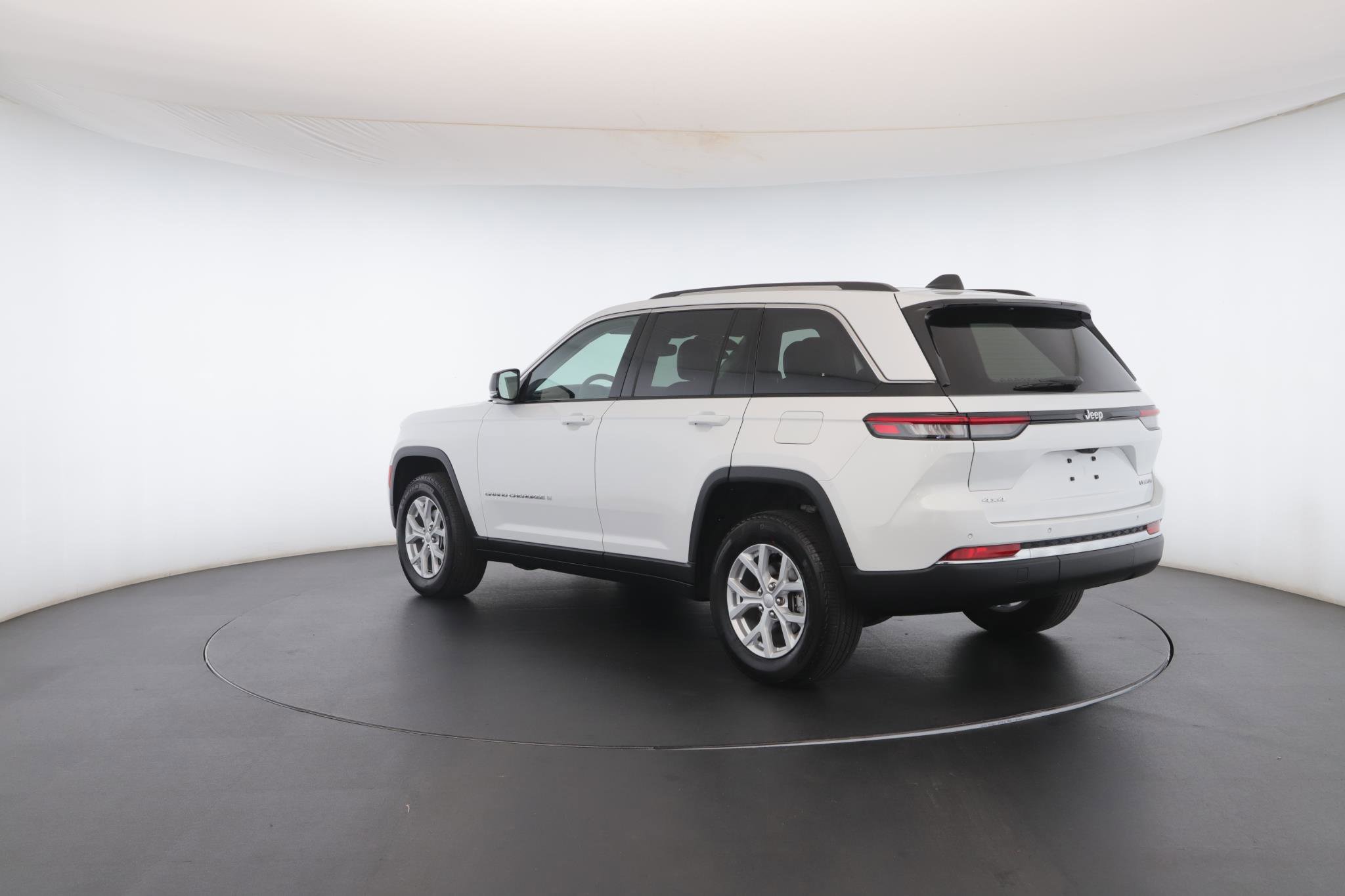 Used 2023 Jeep Grand Cherokee Limited image 20