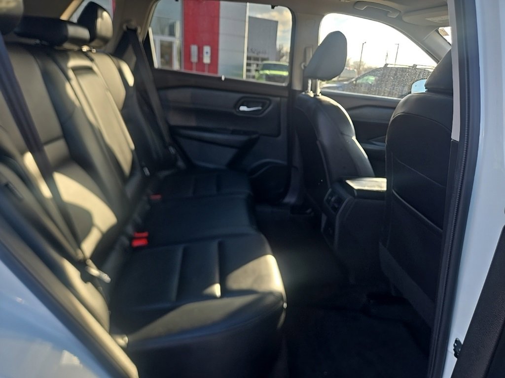 Used 2023 Nissan Rogue SV w/ SV Premium Package image 29