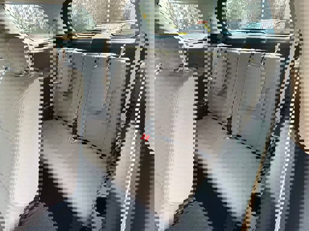 Certified 2024 Ford Explorer 2WD image 18