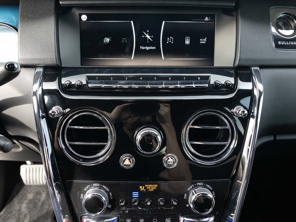 Certified 2021 Rolls-Royce Cullinan AWD/4WD image 43