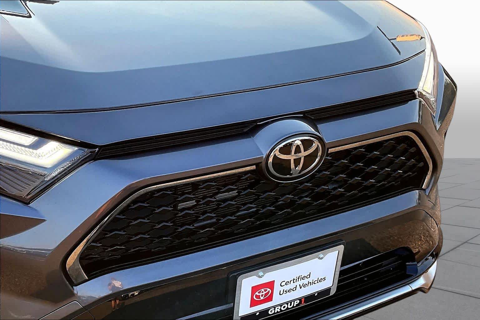Used 2025 Toyota RAV4 SE w/ Weather & Moonroof Package AWD/4WD image 29