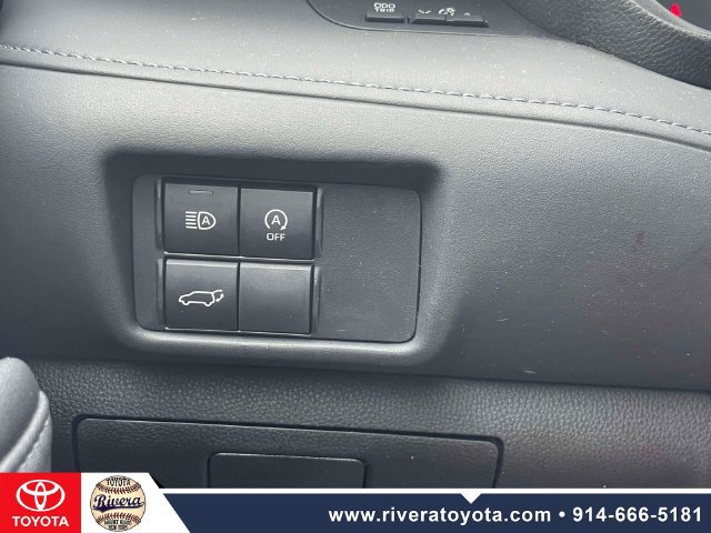 Used 2023 Toyota Highlander LE FWD image 21
