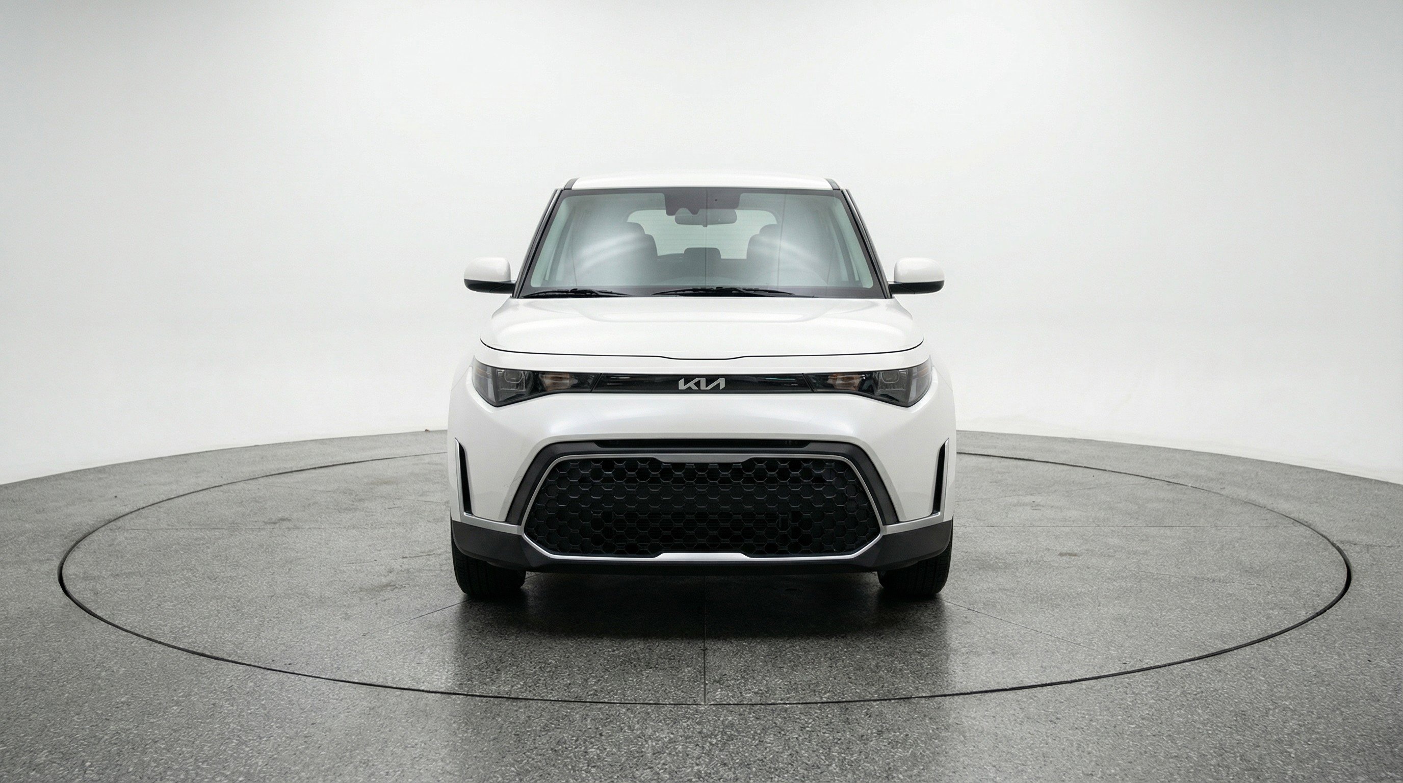 Used 2025 Kia Soul LX w/ LX Technology Package image 2