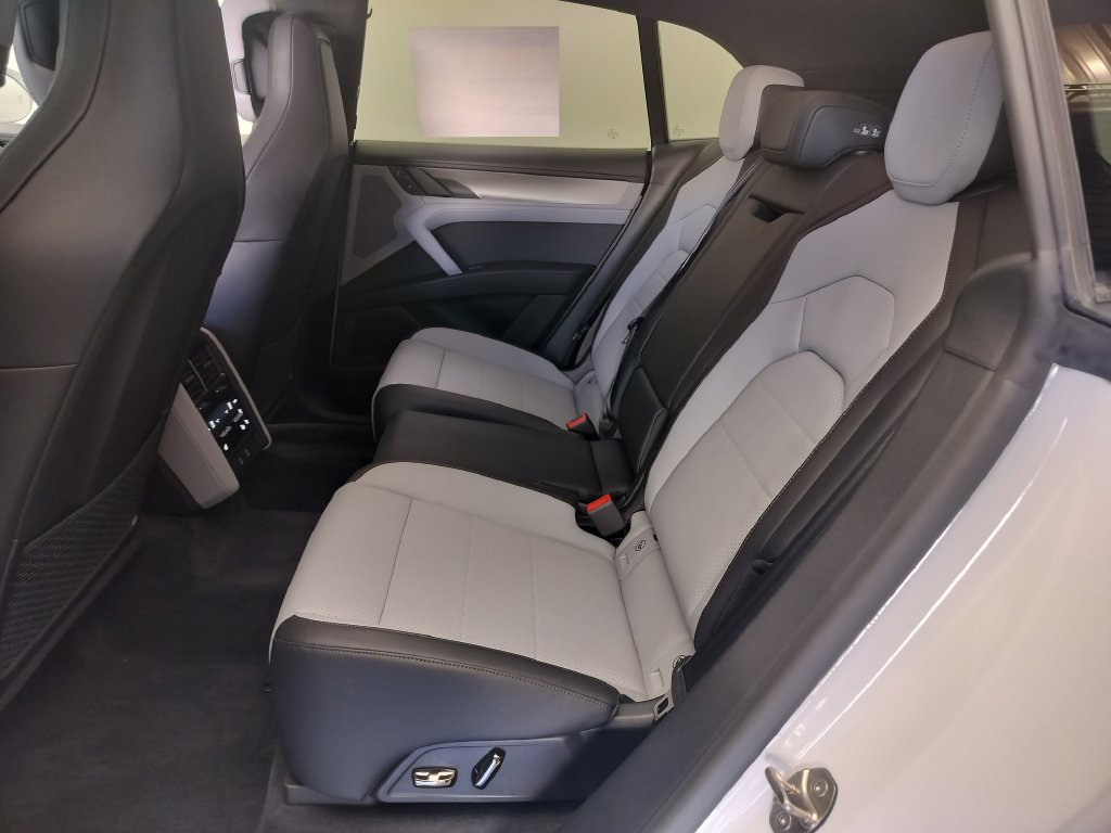 New 2026 Porsche Cayenne Electric AWD/4WD image 16