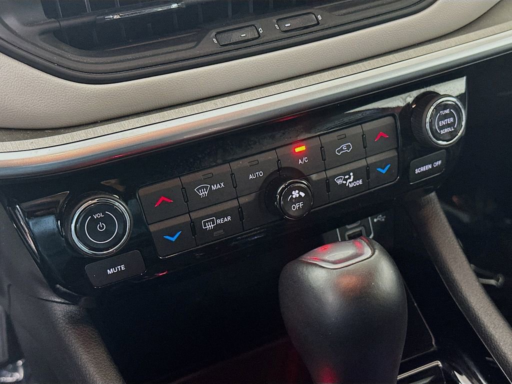 Certified 2025 Jeep Compass Limited image 24