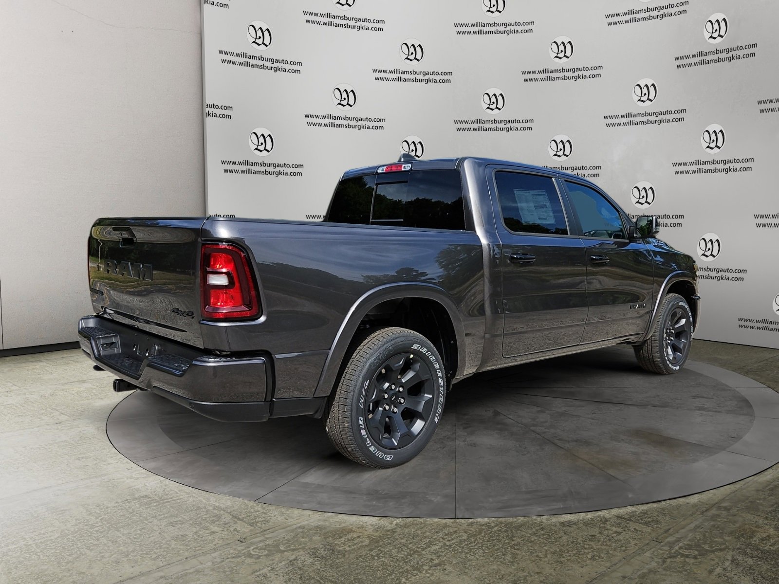 New 2025 RAM 1500 4x4 Crew Cab image 5