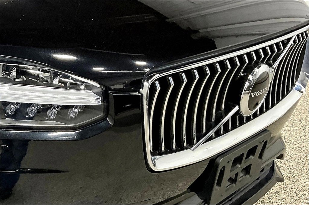 Used 2020 Volvo XC90 T6 Momentum image 32