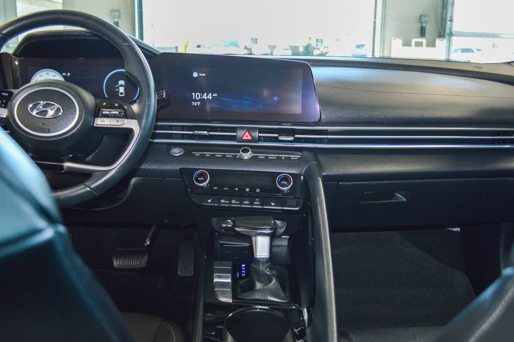 Used 2021 Hyundai Elantra Limited FWD image 10
