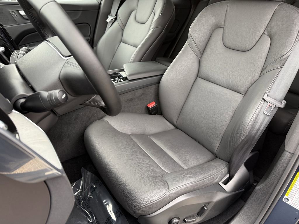 Certified 2025 Volvo XC60 B5 Plus image 36
