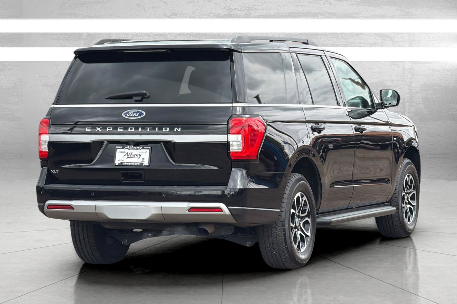 Used 2024 Ford Expedition XLT AWD/4WD image 5