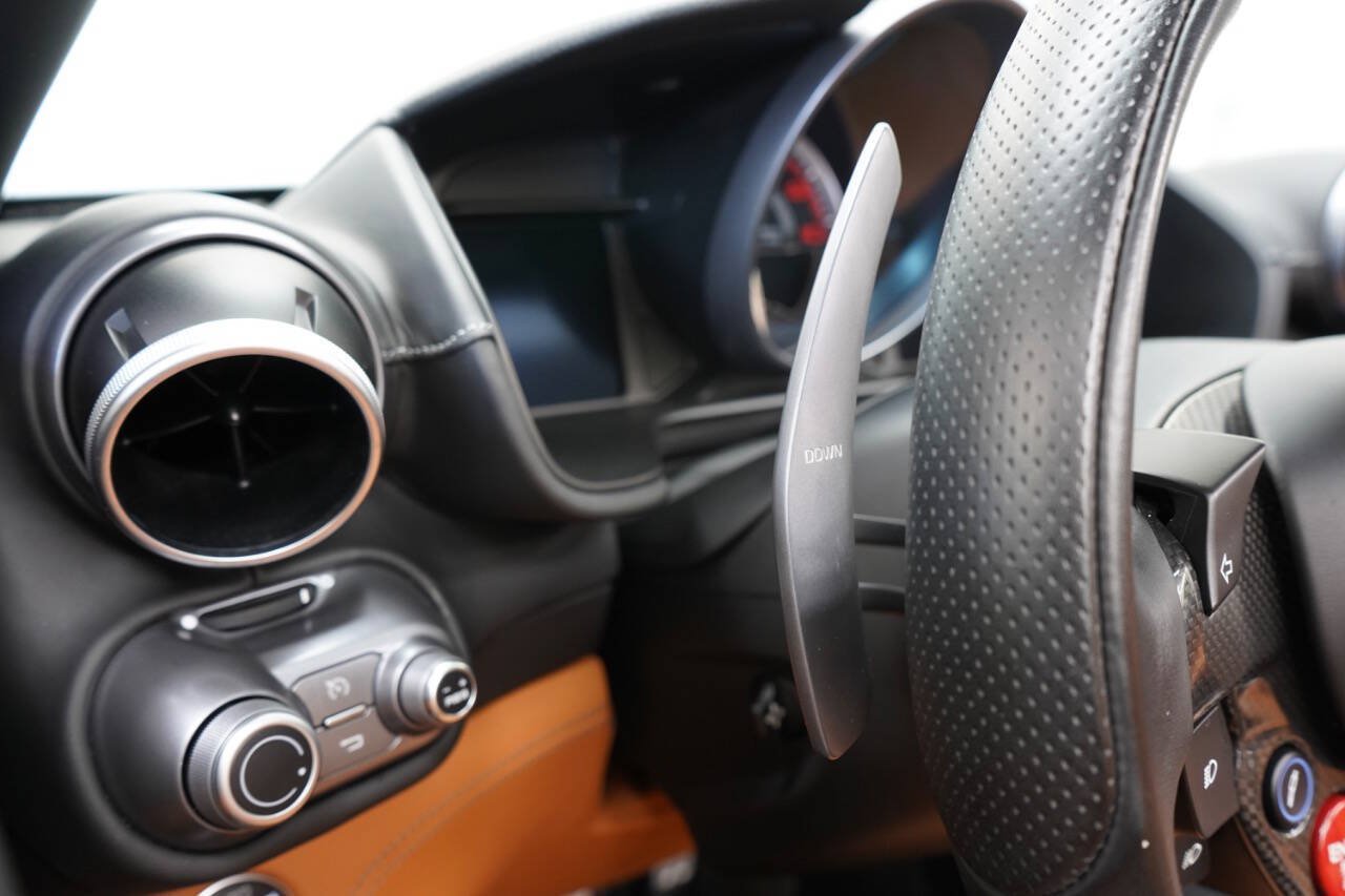 Used 2019 Ferrari Portofino RWD image 91