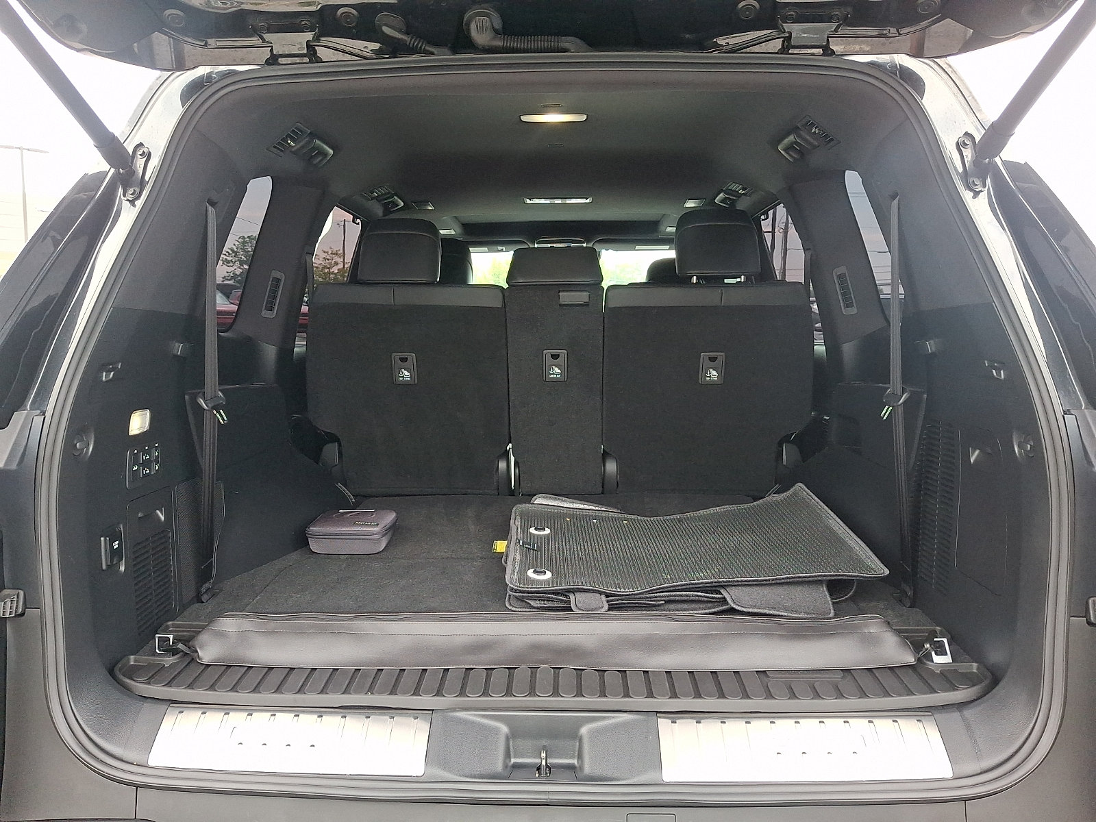 Used 2024 Lexus LX 600 4WD w/ Appearance Package image 29