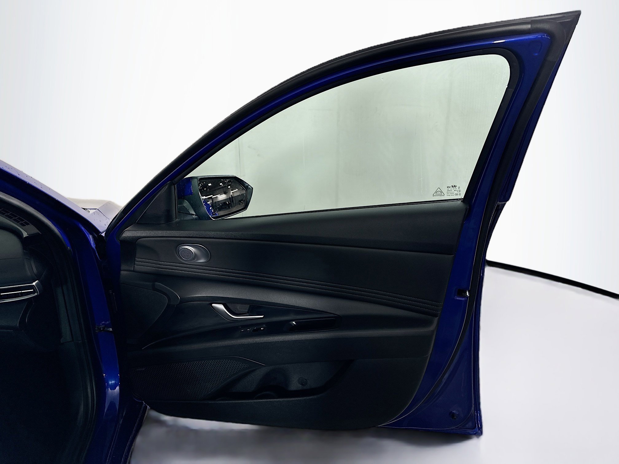 Used 2023 Hyundai Elantra Limited w/ Cargo Package image 32