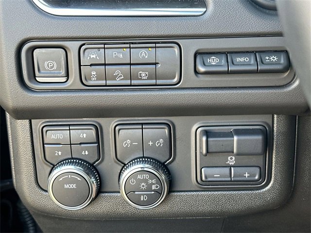 Used 2024 GMC Yukon XL AT4 w/ Technology Package image 17