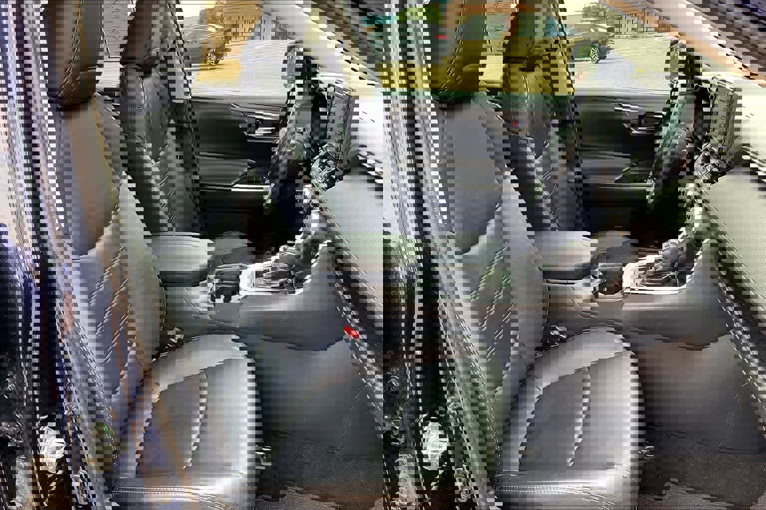 Used 2020 Toyota RAV4 XLE Premium image 13