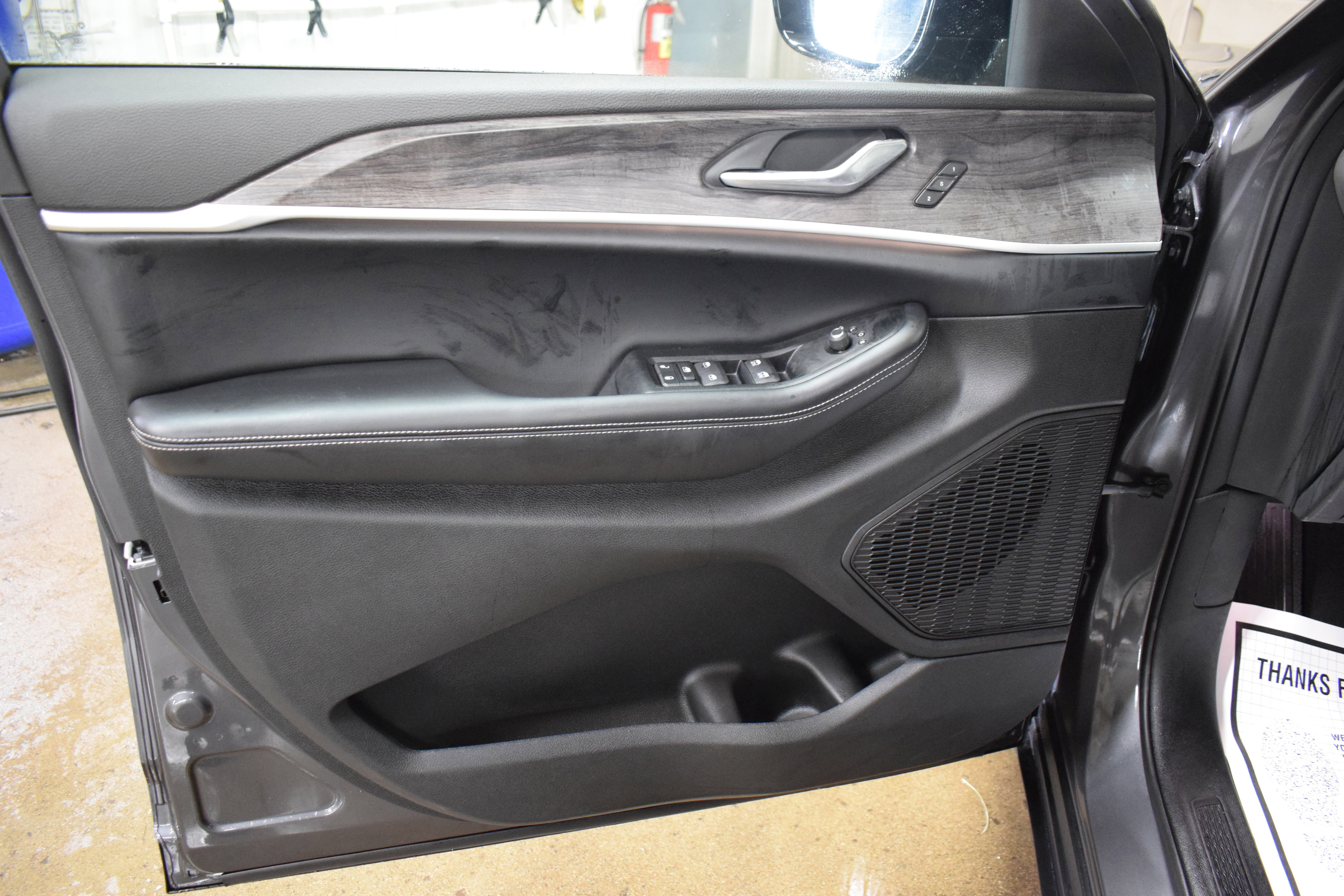 New 2025 Jeep Grand Cherokee L Limited w/ Black Appearance Package image 13