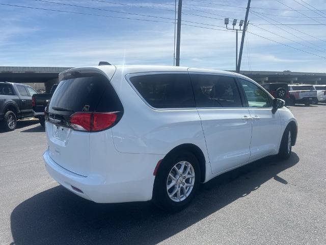 Used 2022 Chrysler Voyager LX FWD image 7