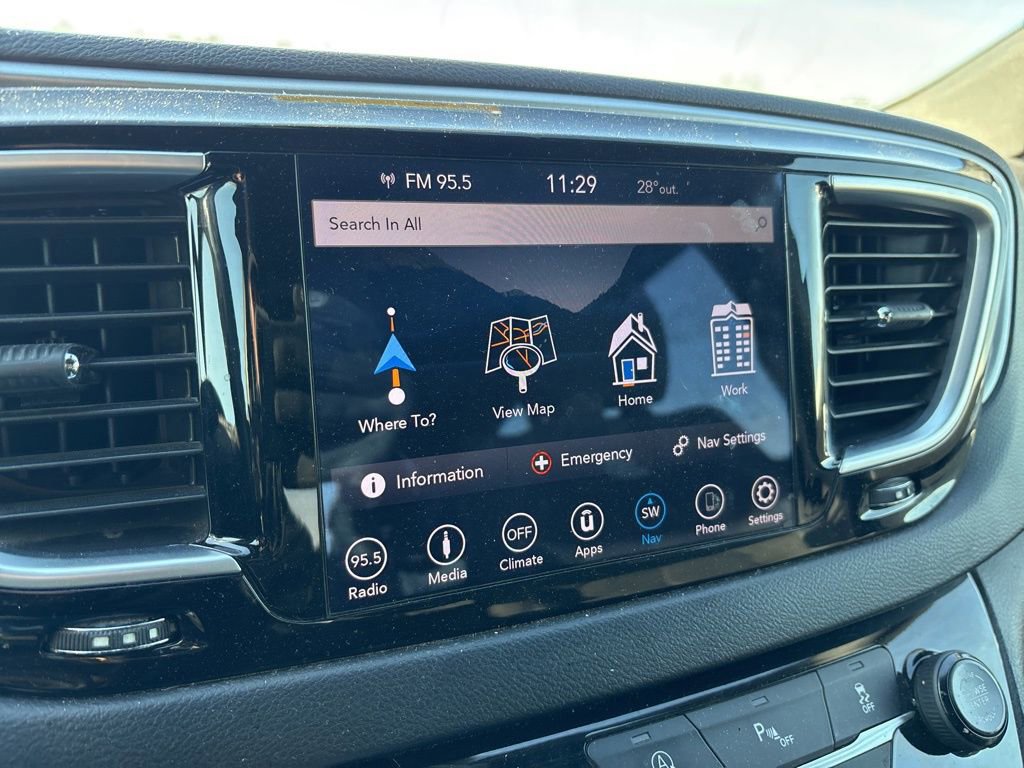 Used 2018 Chrysler Pacifica Touring Plus w/ S Appearance Package image 23