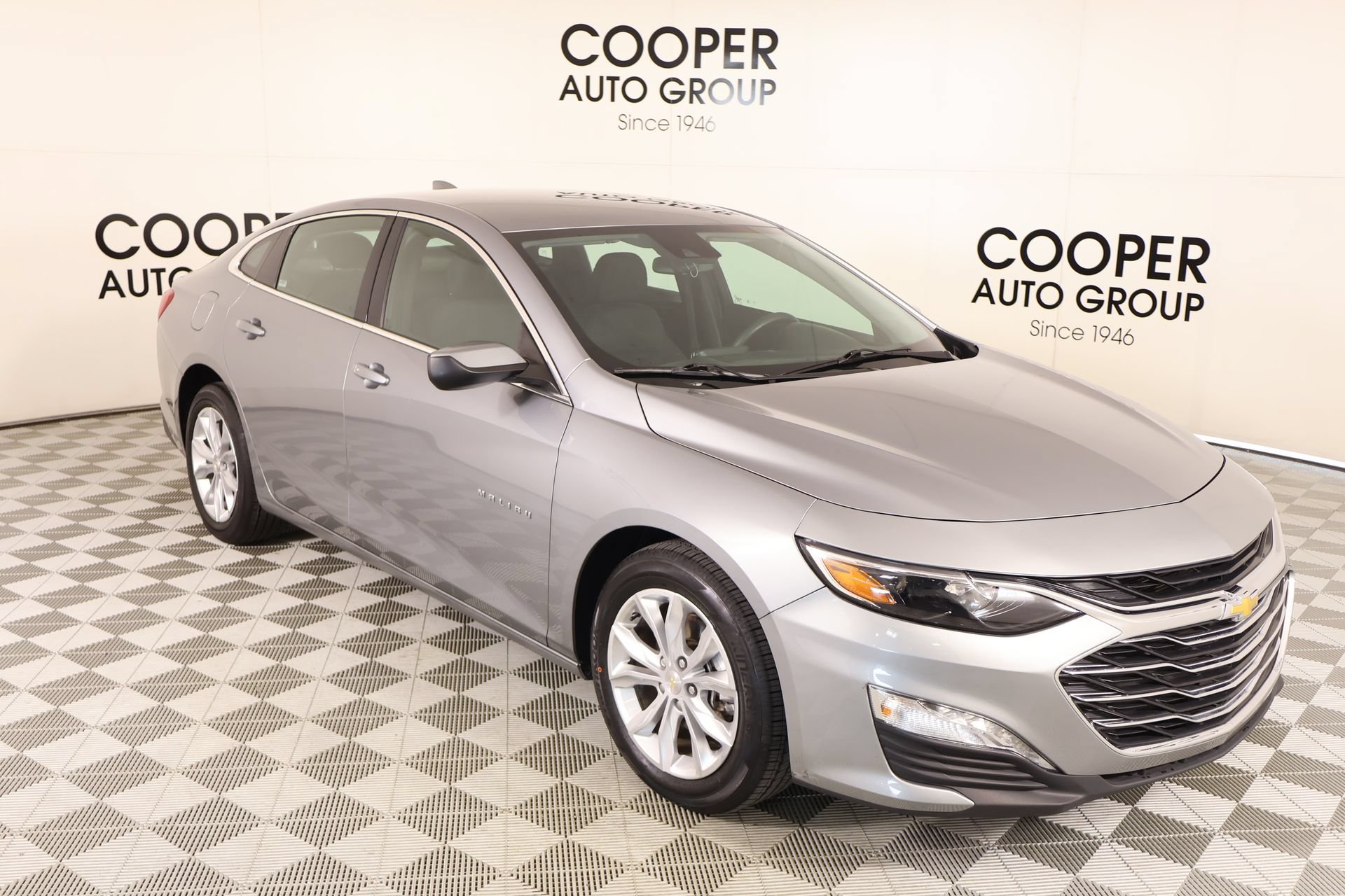 Used 2024 Chevrolet Malibu LT FWD image 1