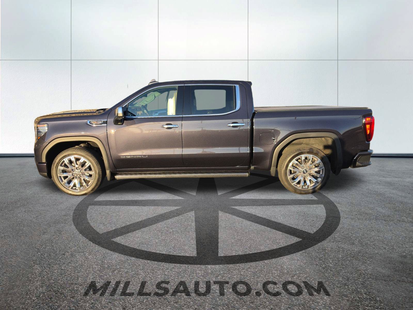 Used 2025 GMC Sierra 1500 Denali w/ Denali Reserve Package AWD/4WD image 10