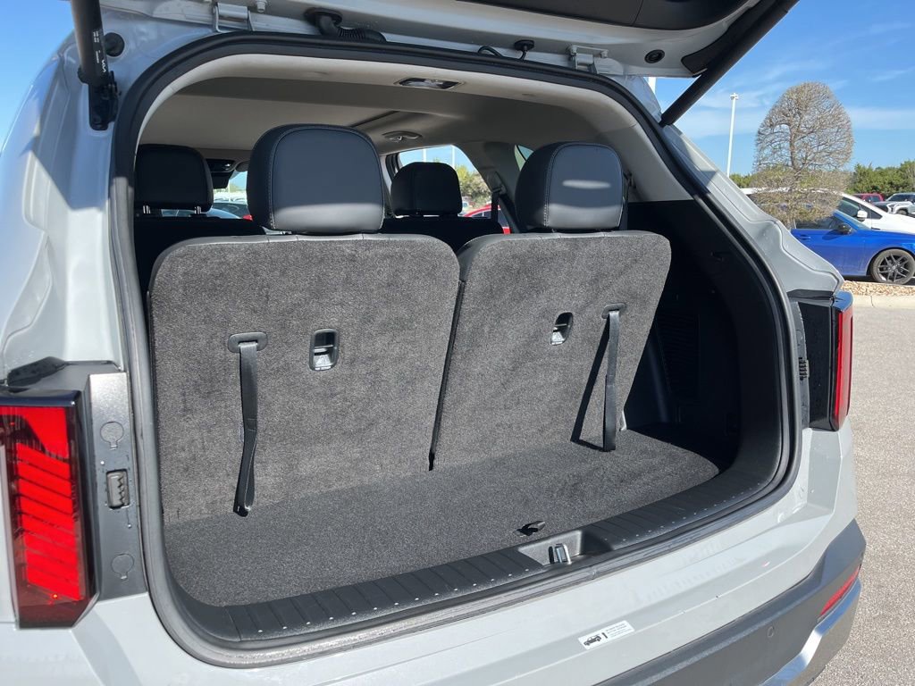 Used 2025 Kia Sorento SX image 9