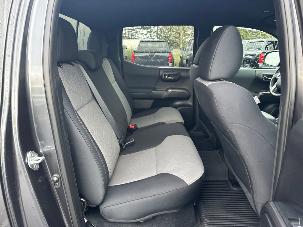 Used 2022 Toyota Tacoma TRD Off-Road image 15