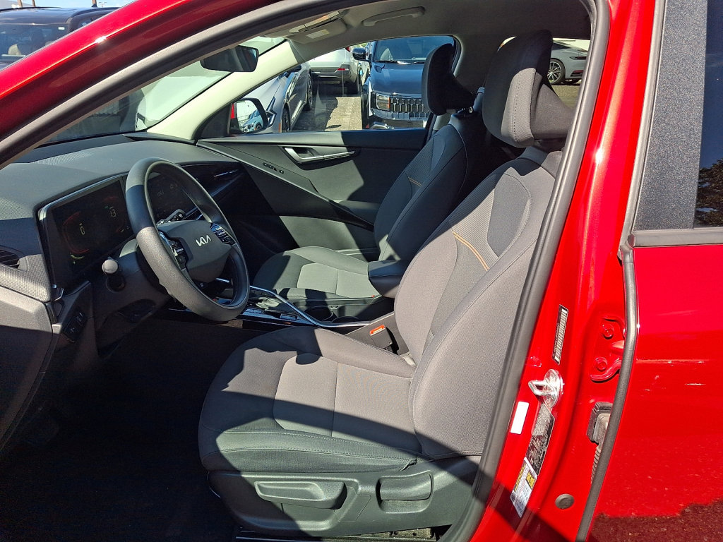 Used 2023 Kia Niro LX FWD image 29