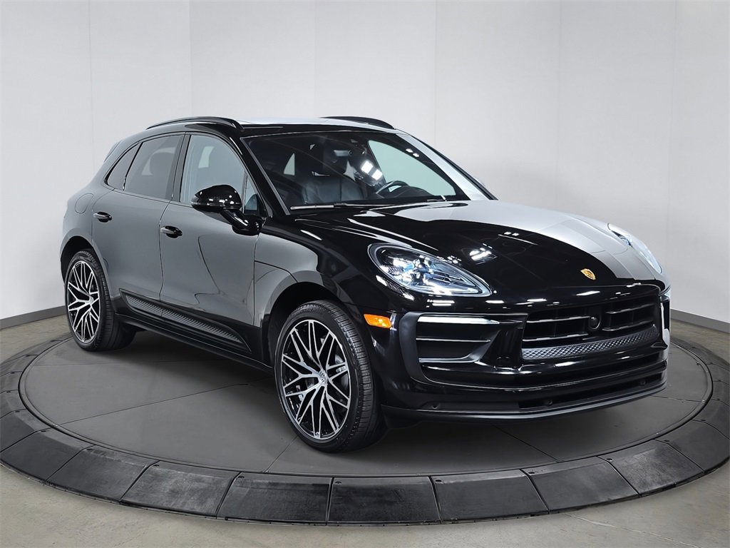 Used 2023 Porsche Macan image 9