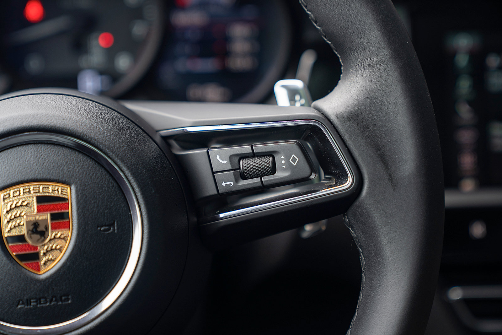 Certified 2026 Porsche Macan AWD/4WD image 8
