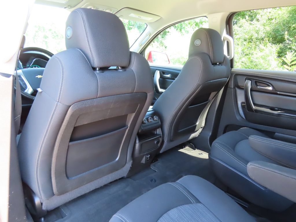 Used 2015 Chevrolet Traverse LT w/ Style and Technology Package FWD image 23