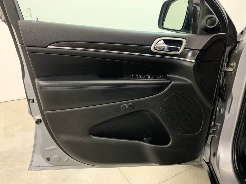 Used 2020 Jeep Grand Cherokee Limited AWD/4WD image 7