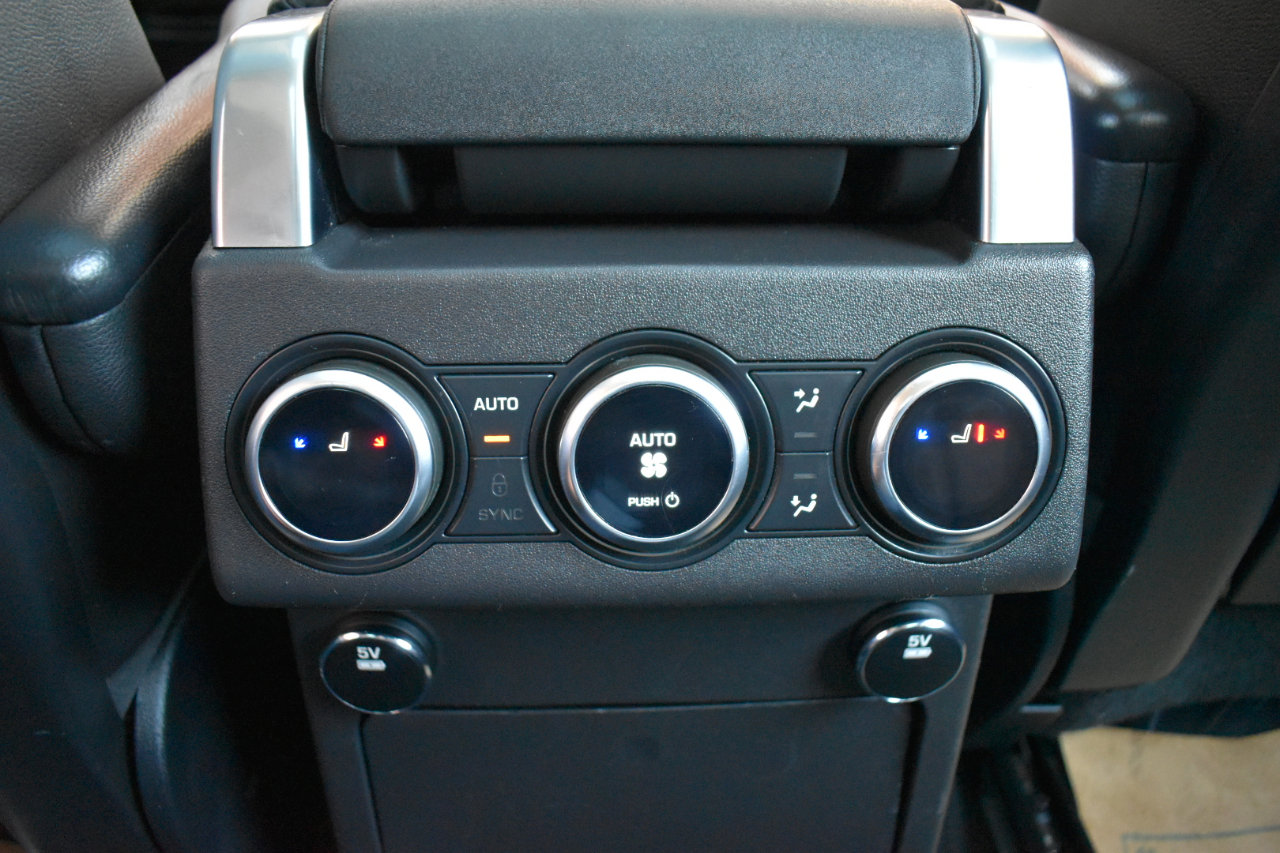 Used 2017 Land Rover Discovery HSE image 29