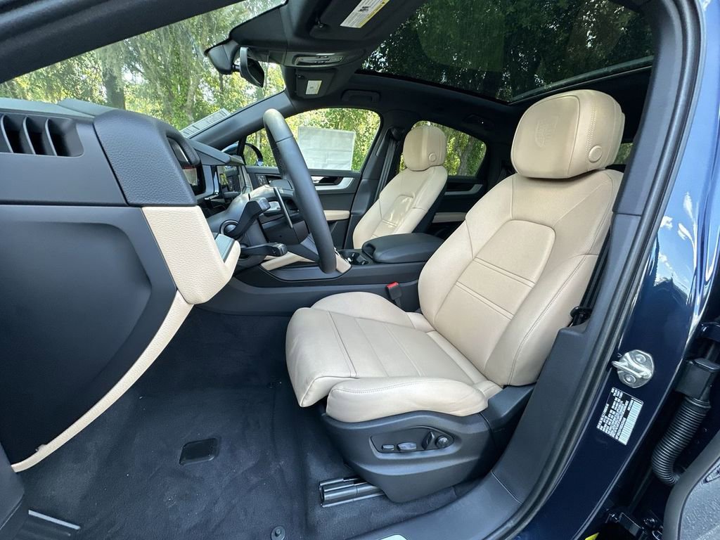 New 2025 Porsche Cayenne Coupe image 13