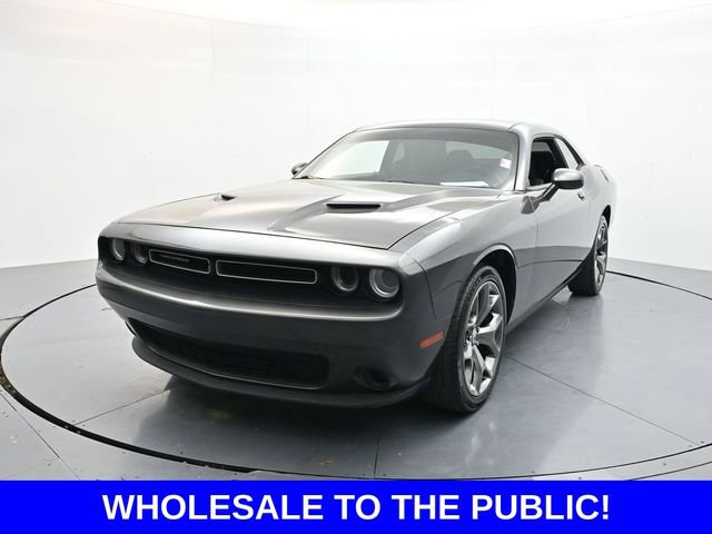 Used 2017 Dodge Challenger SXT RWD image 3