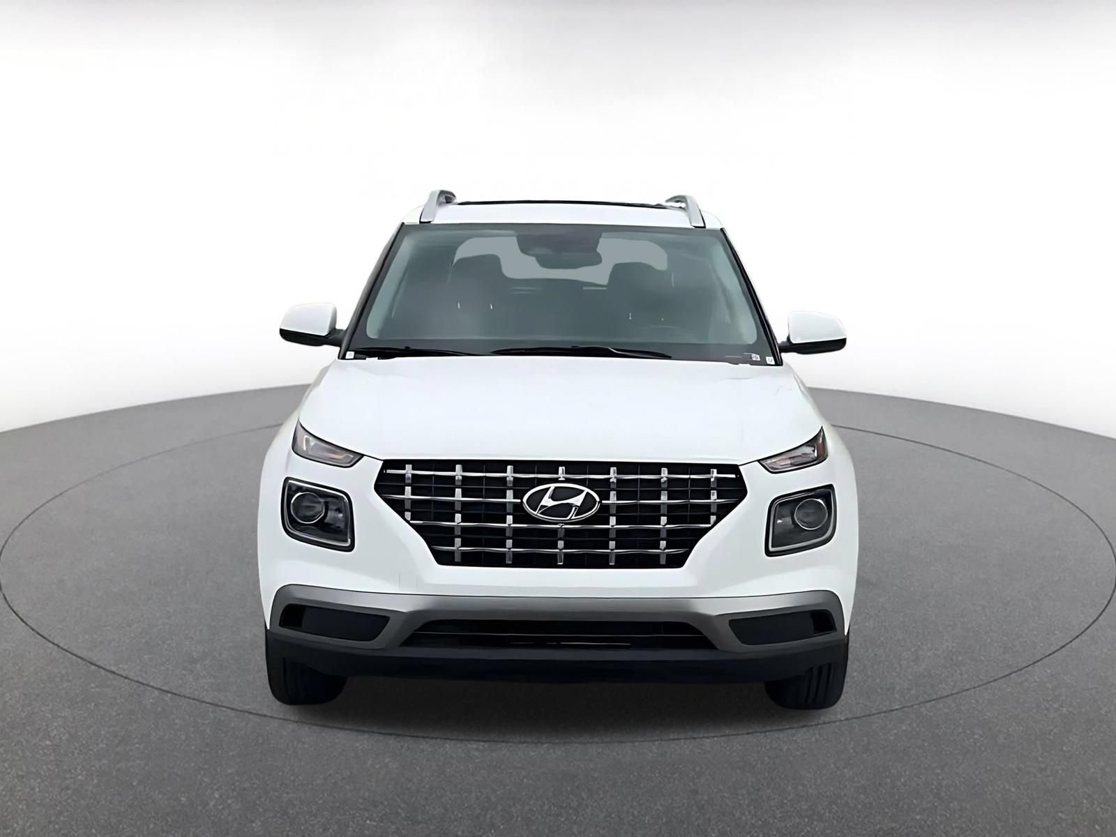 Used 2026 Hyundai Venue SEL FWD image 4