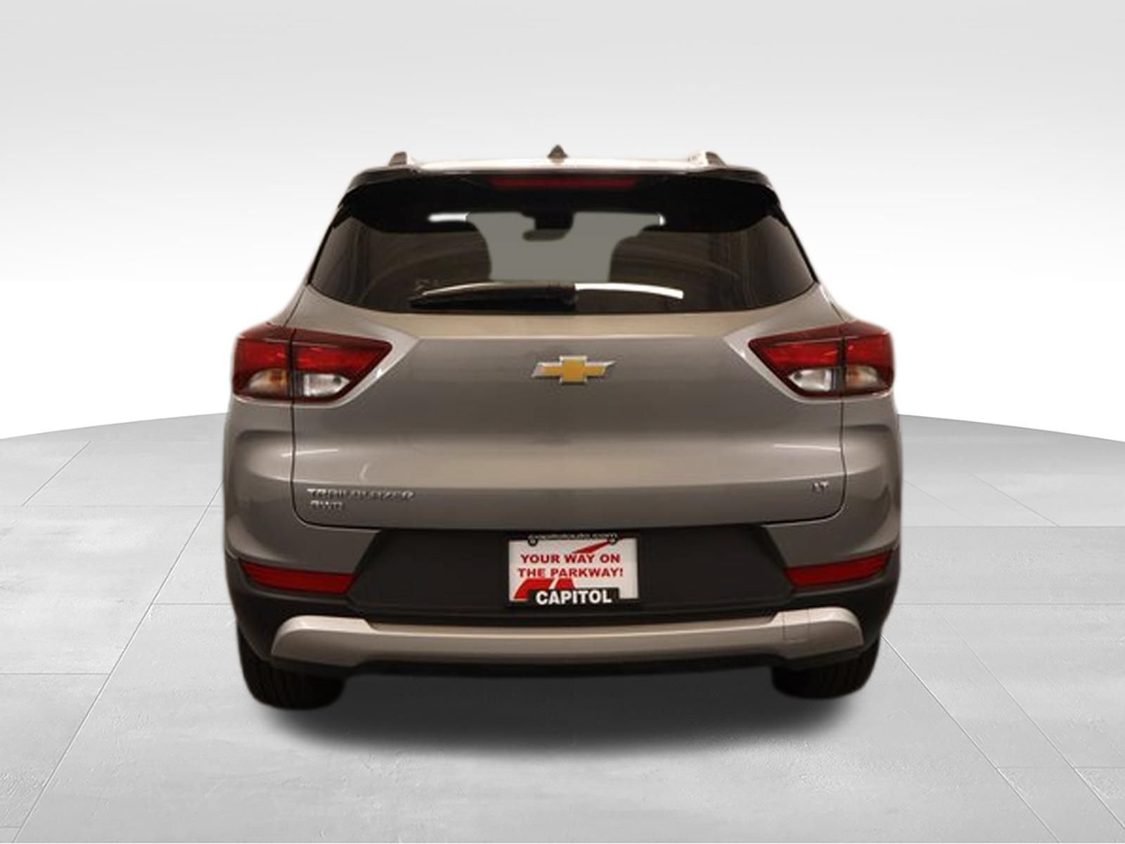Used 2025 Chevrolet TrailBlazer LT AWD/4WD image 3