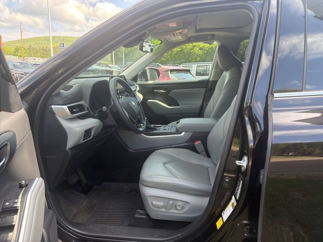 Used 2021 Toyota Highlander XLE AWD/4WD image 15