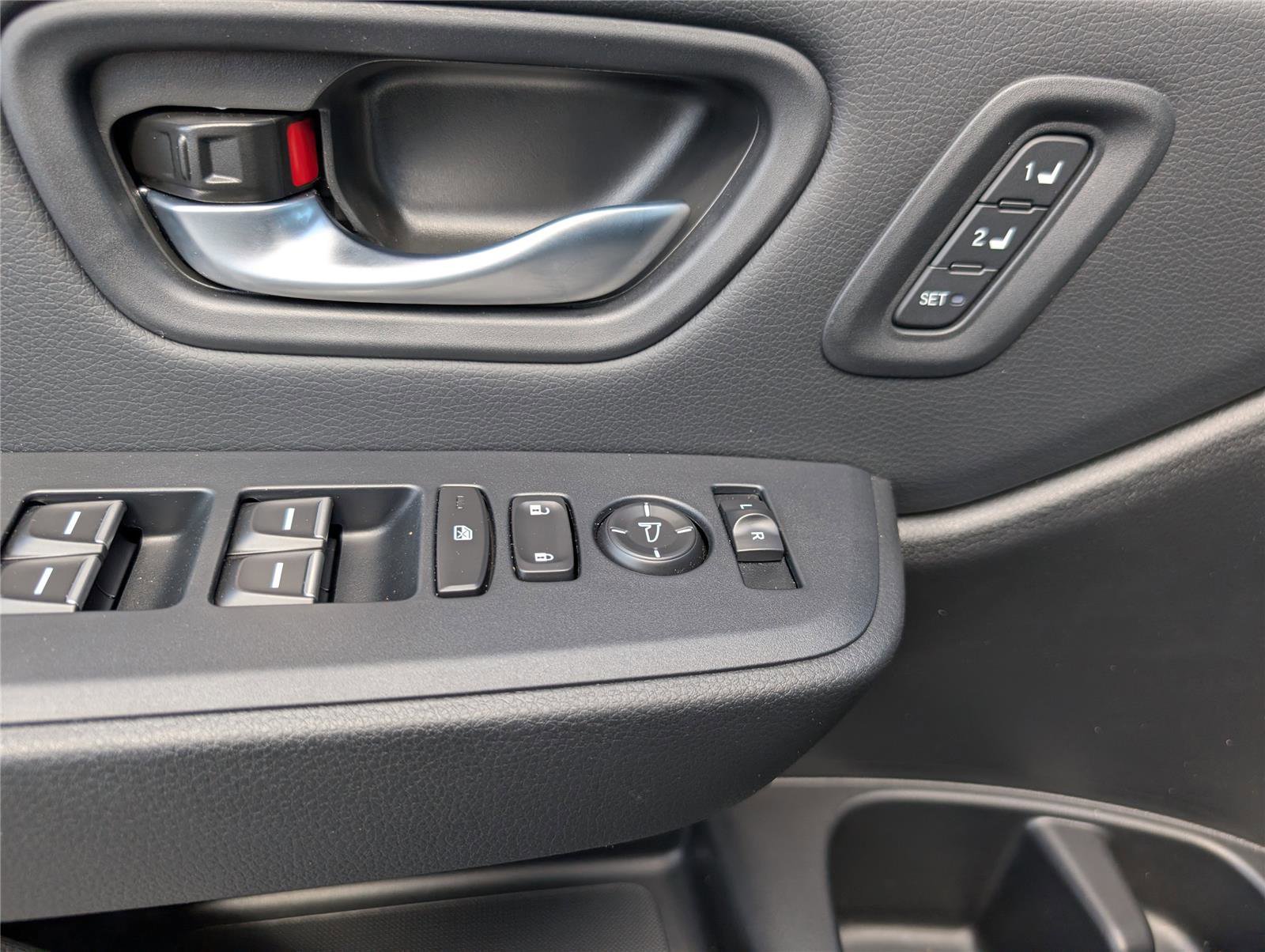 Used 2025 Honda Pilot EX-L image 15