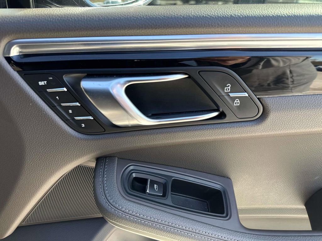 Certified 2023 Porsche Macan Turbo image 21