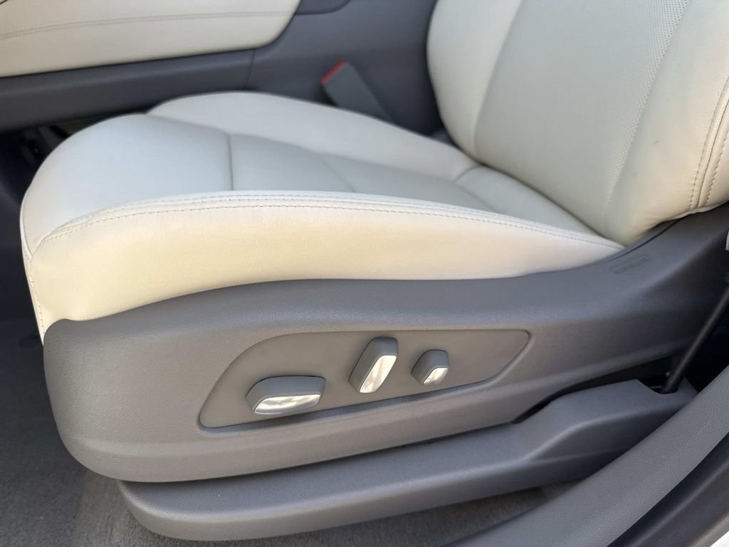 New 2026 Cadillac XT5 Premium Luxury w/ Driver Assist Package FWD image 19