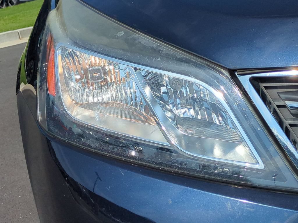 Used 2015 Chevrolet Traverse LT FWD image 10