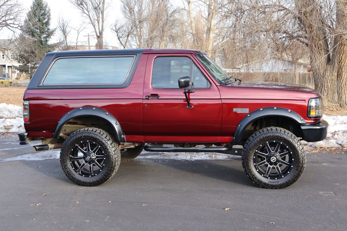 Used 1993 Ford Bronco XLT image 3