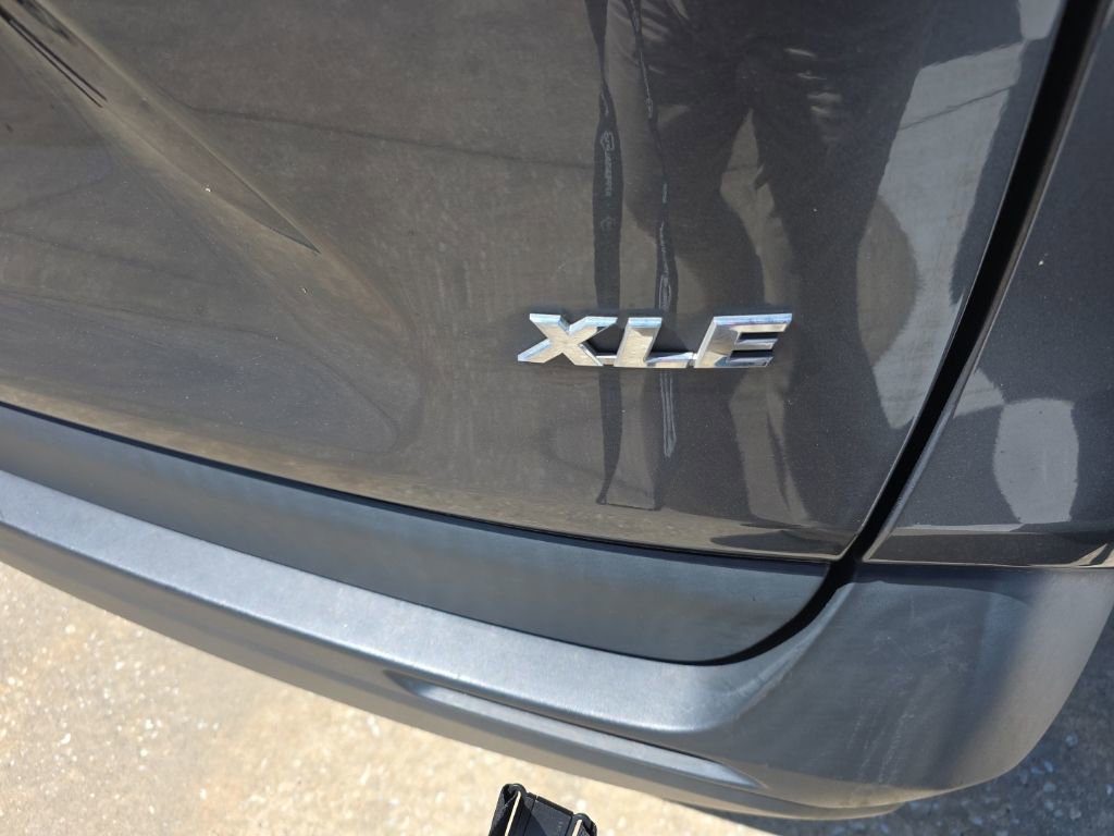 Used 2019 Toyota RAV4 XLE Premium image 8