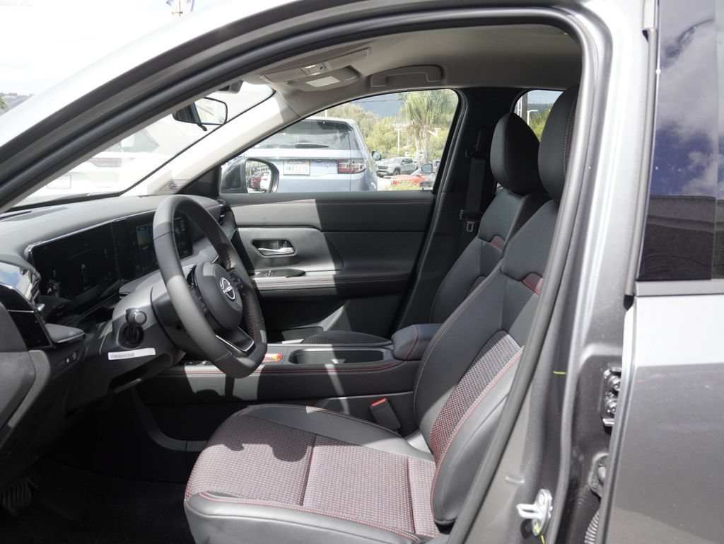 New 2026 Nissan Kicks SR FWD image 15